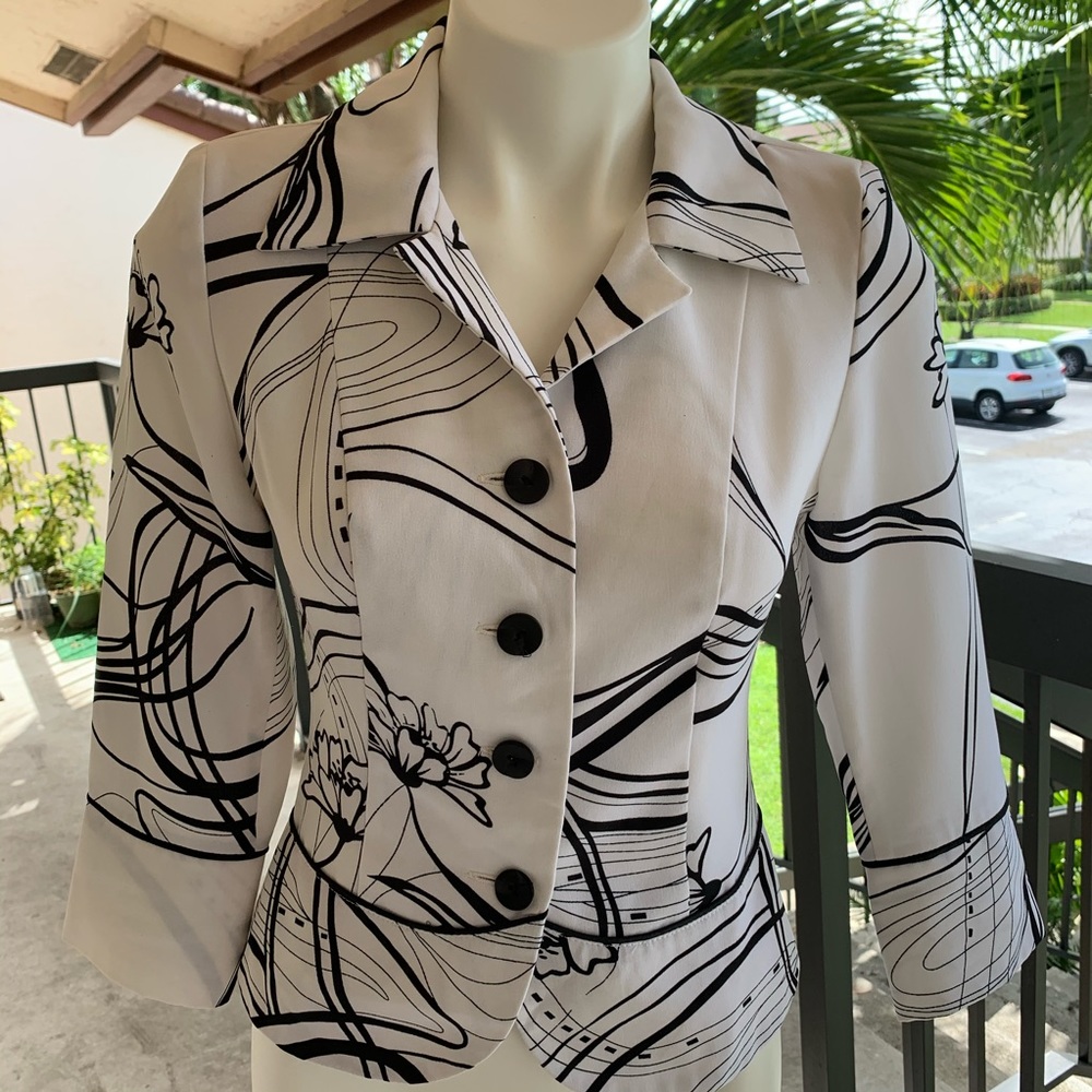 Light weight Two piece black and white Suit